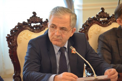 Школы надо строить там, где есть перегруженность, - депутат