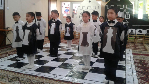 Чүйдөгү бала бакчалардын жамааты шахмат дүйнөсүнө саякат жасашты (сүрөт)
