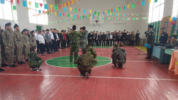 Караколдо мектеп окуучулары арасында аскердик сынак өттү (сүрөт)