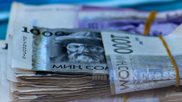 Депутат интересуется, повысят ли зарплату учителям