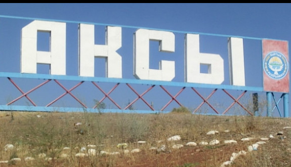 Аксылык окуучунун ата-энеси мектепте ар кандай иш-чараларга билеттер сатылып жатканына нааразы