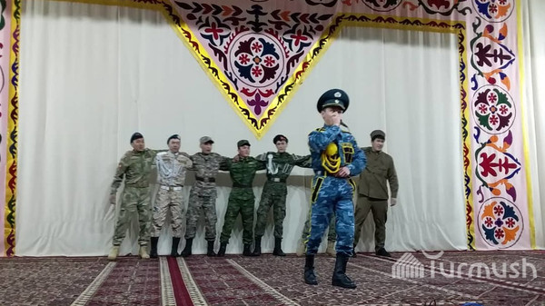 Караколдо студенттер арасында жоокер ырларын аткаруу боюнча сынак өттү (сүрөт)