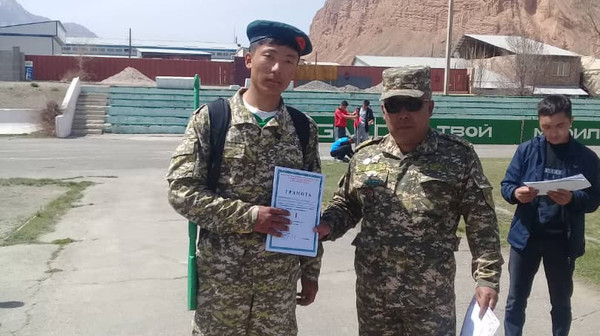 Нарындык окуучулар аскерге чейинки даярдыктарын көрсөтүштү