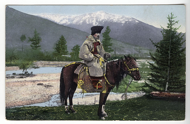 Altai_man_in_national_suit_on_horse