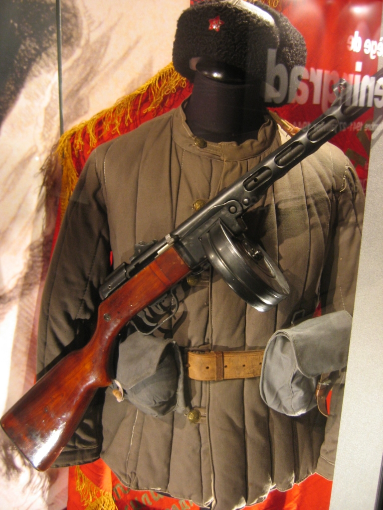 Mémorial_uniforme_soviétique_WWII