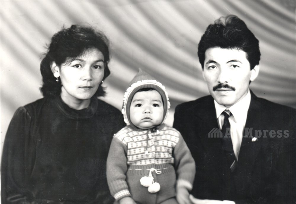 Министр А.Касымалиев, супруга Замира и дочь Айгерим