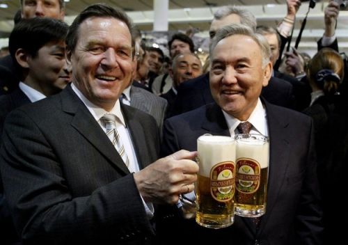 назарбаев с пивом