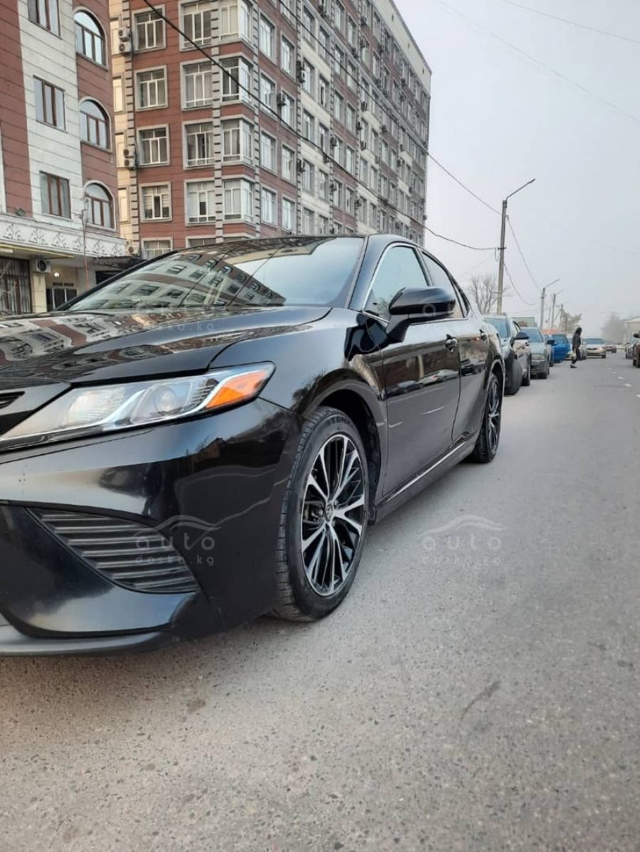 Toyota Camry 2018 черная