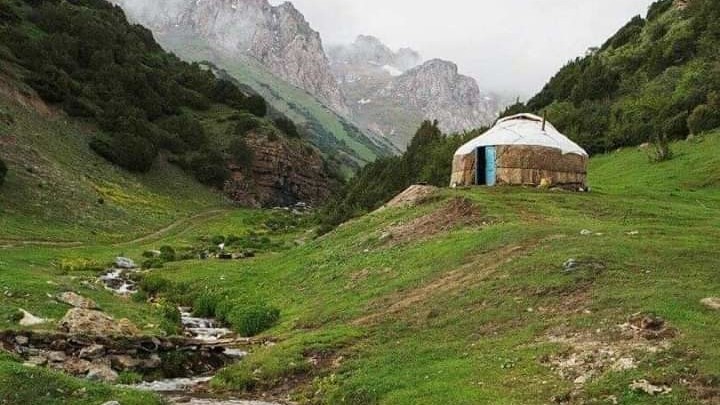 Народные легенды: Село в Кара-Кульдже, где жили калмыки, с хорошим обзором на всех гостей