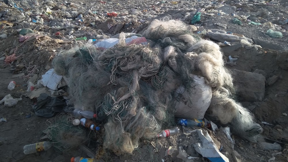 Работы по очистке мусора на рыболовных участках Иссык-Куля