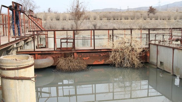 Очистные сооружения Таш-Кумыра находятся в опасном состоянии, сточные воды могут начать стекать в реку Нарын — Экология АКИpress