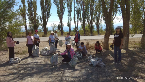 «Большой субботник». Около 2 тыс. человек убирают мусор в Иссык-Кульском районе в преддверии Игр кочевников (фото) — Экология АКИpress