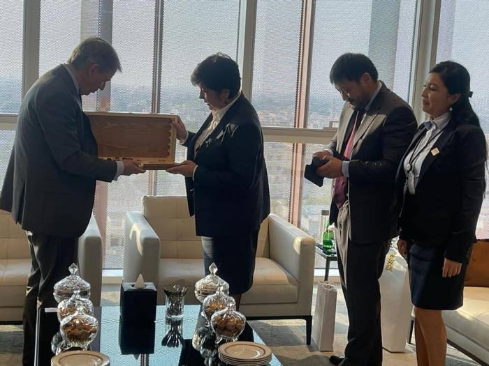 Ректор Дипакадемии КР встретилась с президентом Дипакадемии ОАЭ